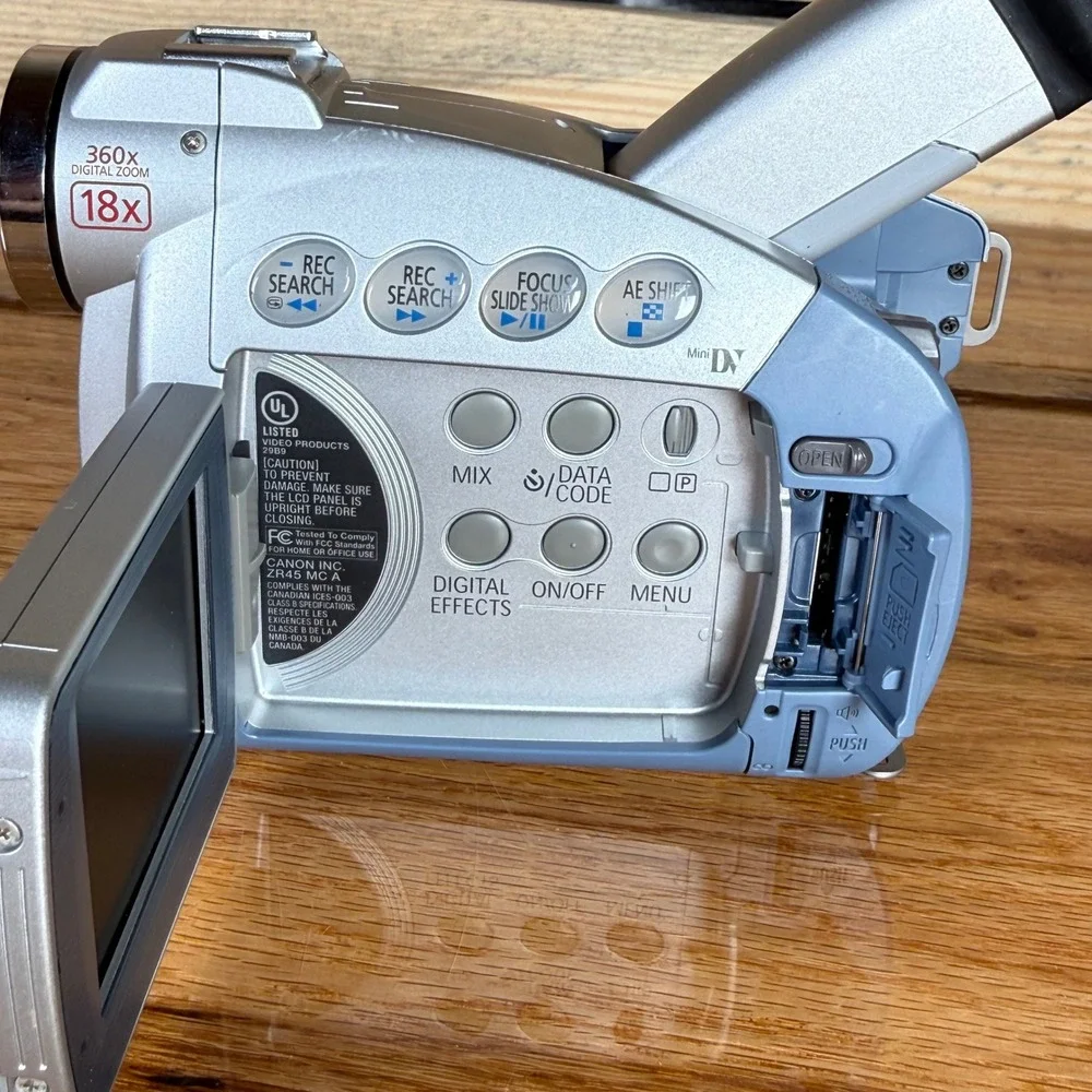 Canon ZR45 MC A Digital Video Camcorder NTSC Silver Blue 18x Optical Zoom PARTS - Picture 4 of 11